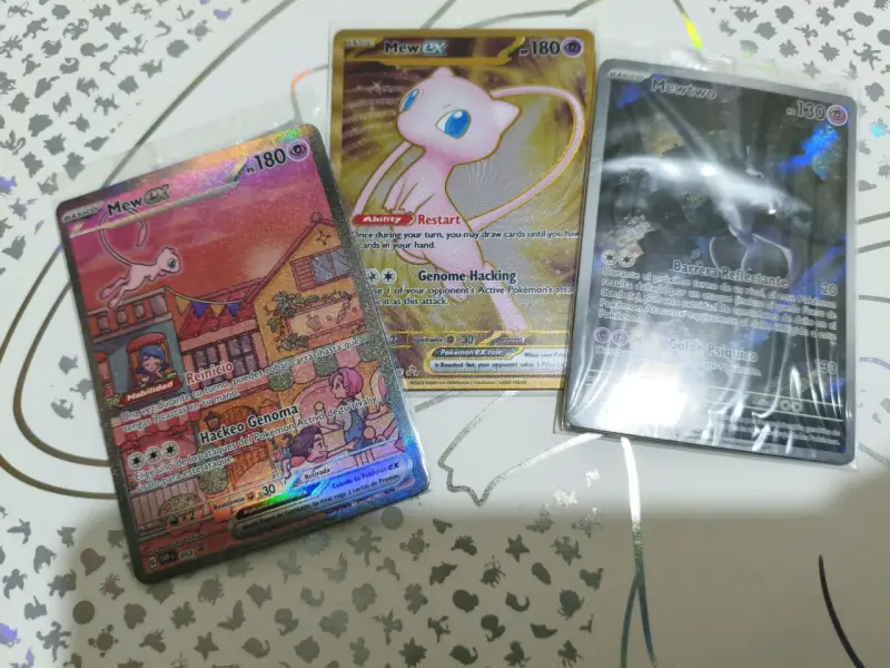 151 ultra premium colección Mew y Mewtwo holograf - 1