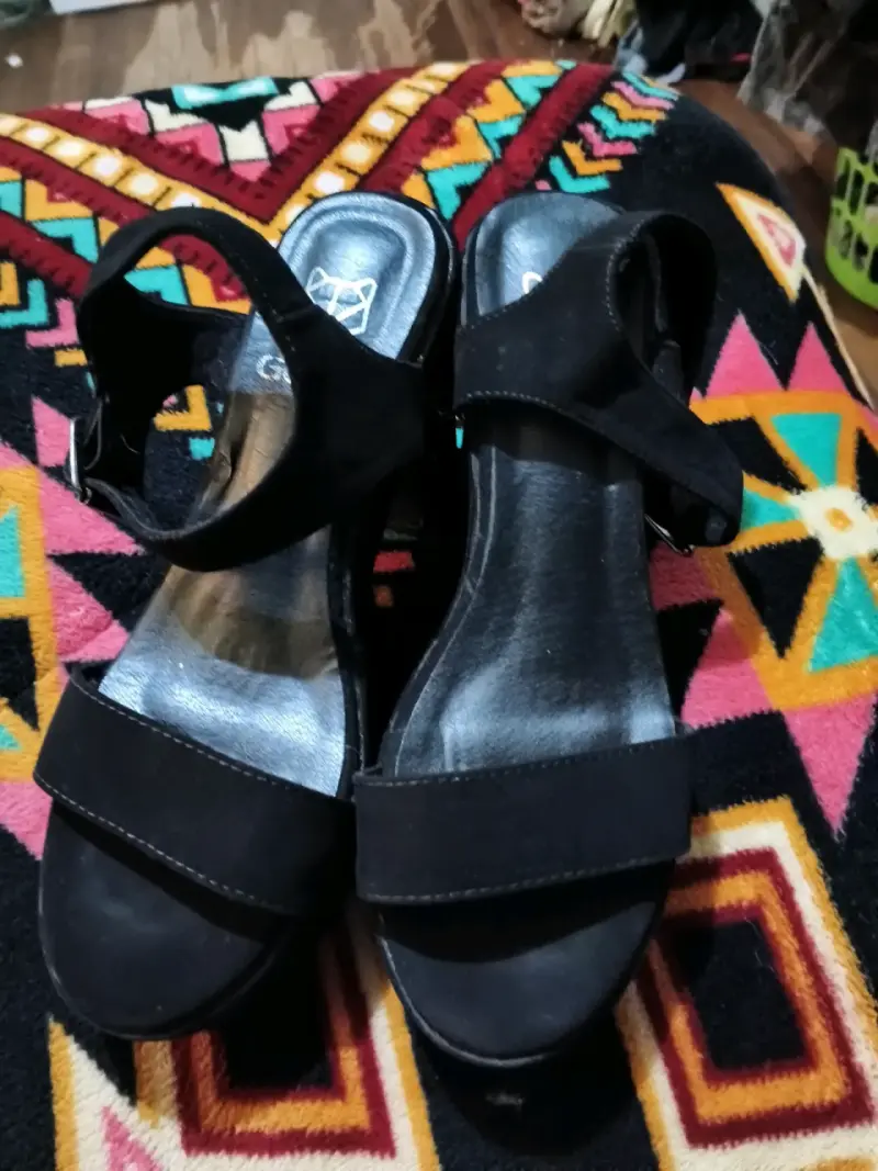 Sandalias negras de gamuza para mujer - 2