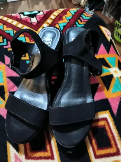 Sandalias negras de gamuza para mujer - miniatura 2