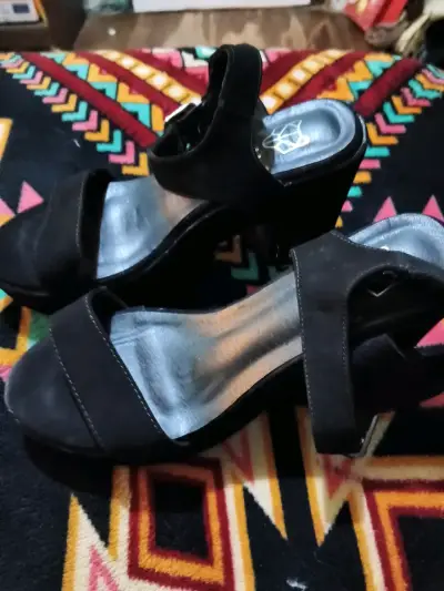 Sandalias negras de gamuza para mujer - miniatura 3
