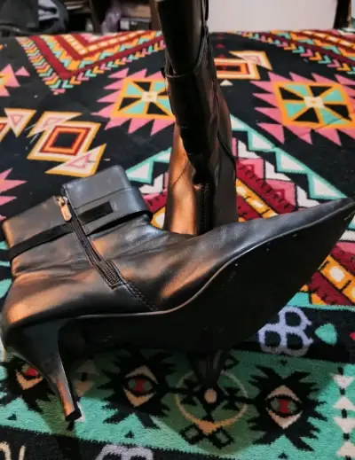Botines de cuero negro con tacón - miniatura 2