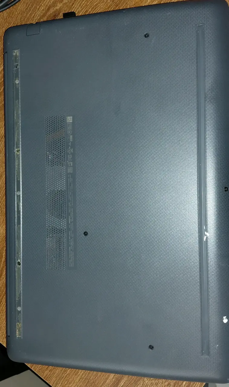 Laptop HP con Windows 11 y cargador - 4