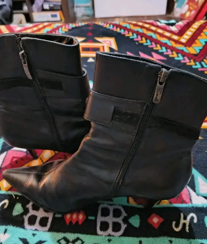 Botines de cuero negro con tacón - 5