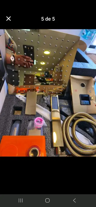 Set de ducha dorado moderno con rociador cuadrado - miniatura 2
