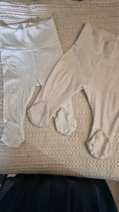 Pantalón de bebé gris y lunares - miniatura 1