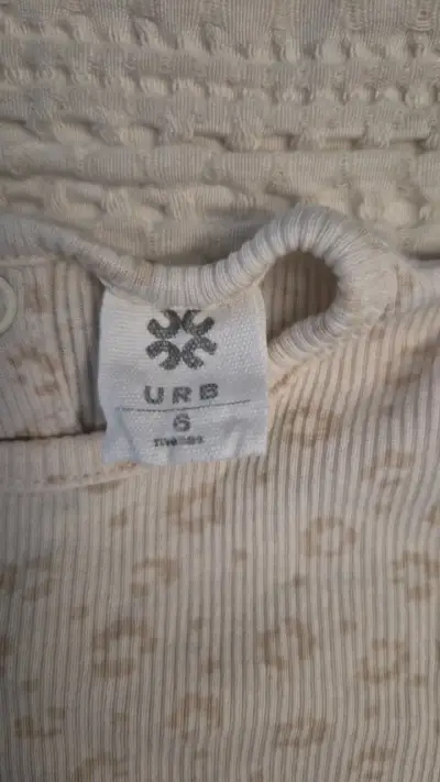 Polera manga larga beige  estampado animal print - miniatura 3