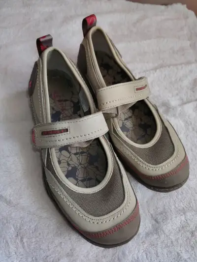 Zapatos casuales beige para mujer - miniatura 1