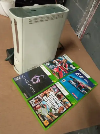 PARA REPUESTO, Consola Xbox 360 con 4 juegos - miniatura 2
