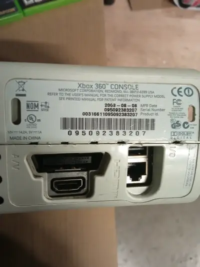 PARA REPUESTO, Consola Xbox 360 con 4 juegos - miniatura 3