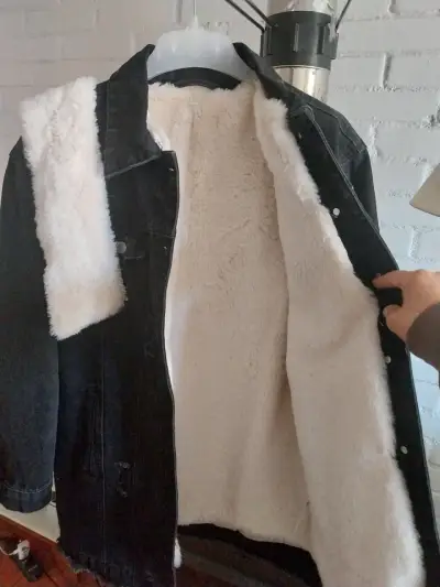 Chaqueta de mezclilla negra con chiporro. Unisex - miniatura 3