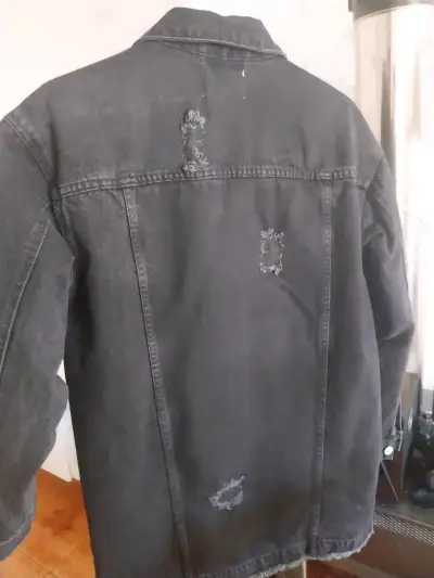 Chaqueta de mezclilla negra con chiporro. Unisex - miniatura 4