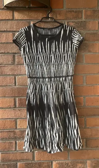 Vestido tejido estampado blanco y negro - miniatura 1
