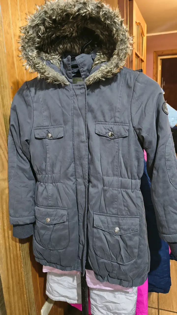 Parka gris con capucha de piel sintética talla 8 - 2