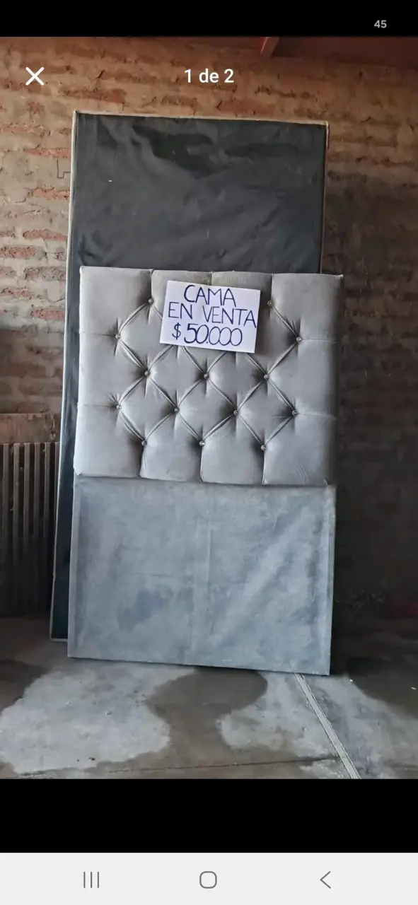 Cama tapizada gris en buen estado