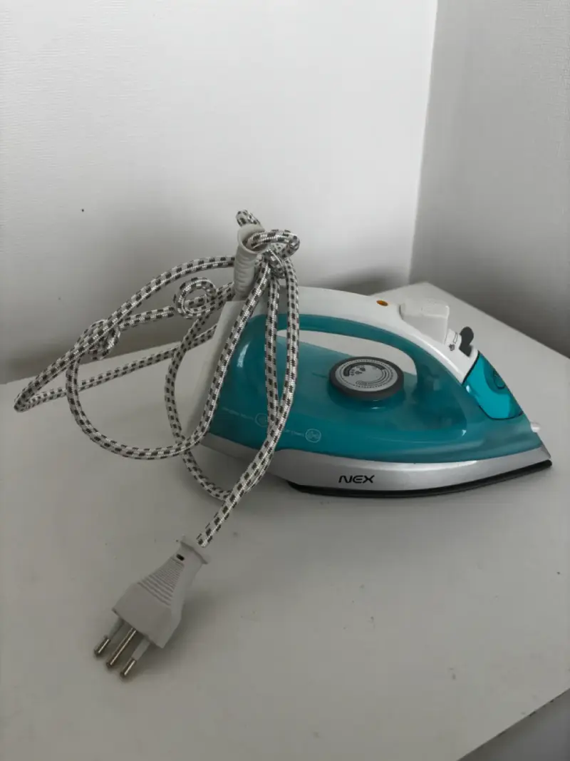 Plancha a vapor NEX azul con cable largo - 1