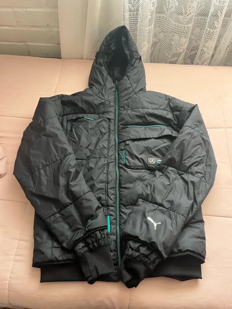 Chaqueta negra con capucha Puma y Mercedes - 1