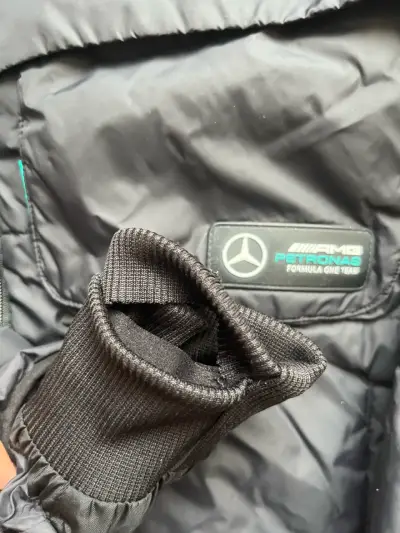Chaqueta negra con capucha Puma y Mercedes - miniatura 3
