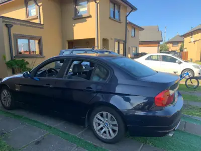 BMW sedán negro en buen estado - miniatura 5