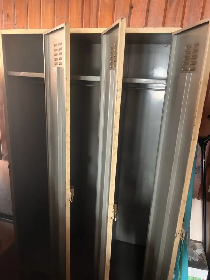 Locker metálico de tres puertas beige - 2