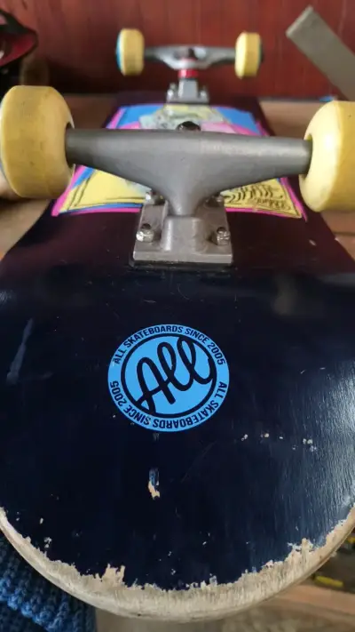 Tabla de skate usada en buen estado - miniatura 5