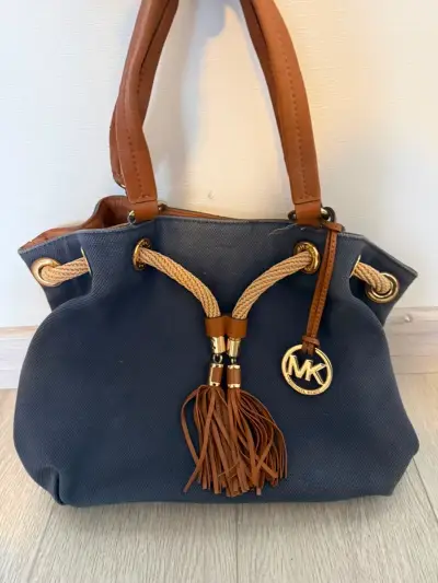 Bolso Michael Kors original con detalles en cuero - miniatura 1