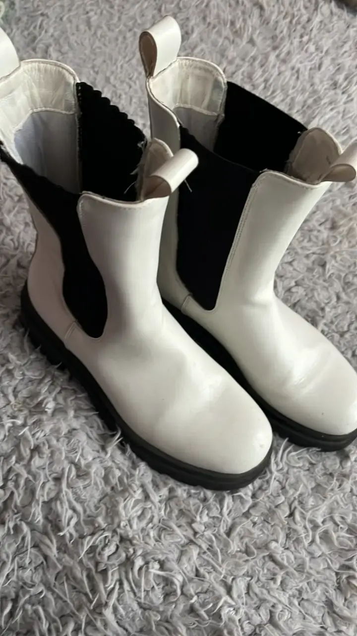 Botas blancas de cuero estilo Chelsea - 1