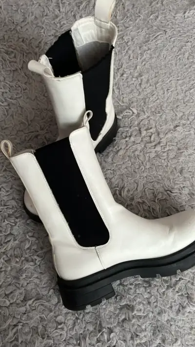 Botas blancas de cuero estilo Chelsea - miniatura 4
