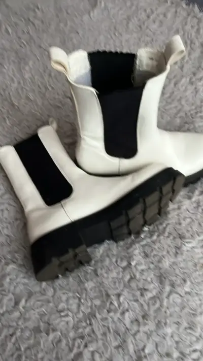 Botas blancas de cuero estilo Chelsea - miniatura 5