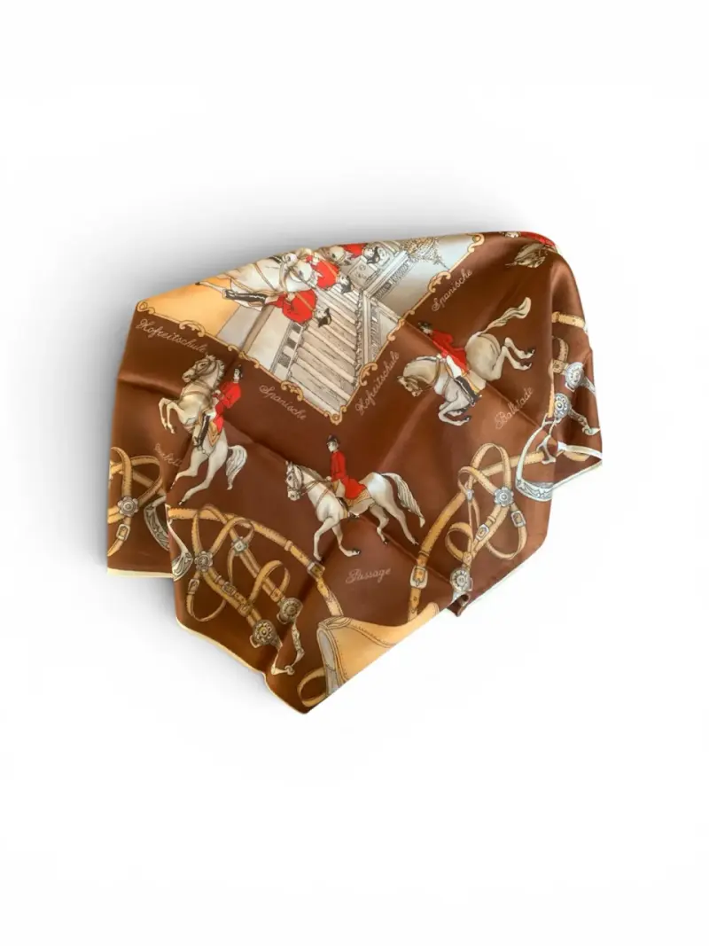 Pañuelo de seda italianomarrón con diseño ecuestre - 1