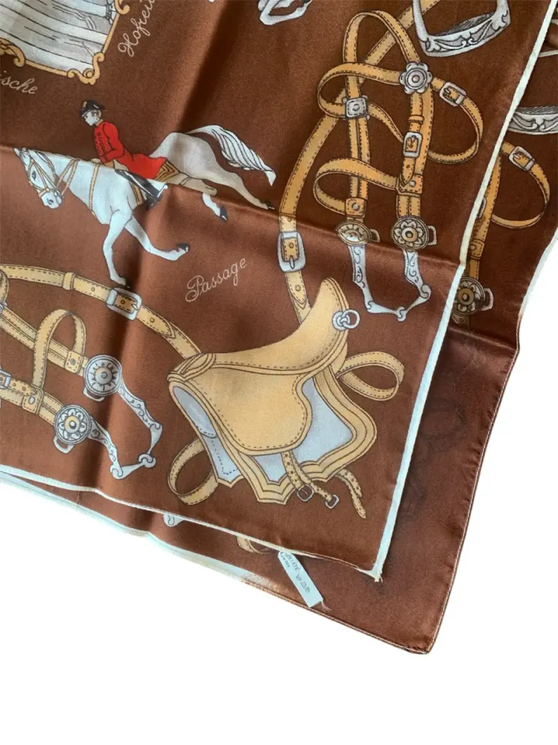 Pañuelo de seda italianomarrón con diseño ecuestre - 2