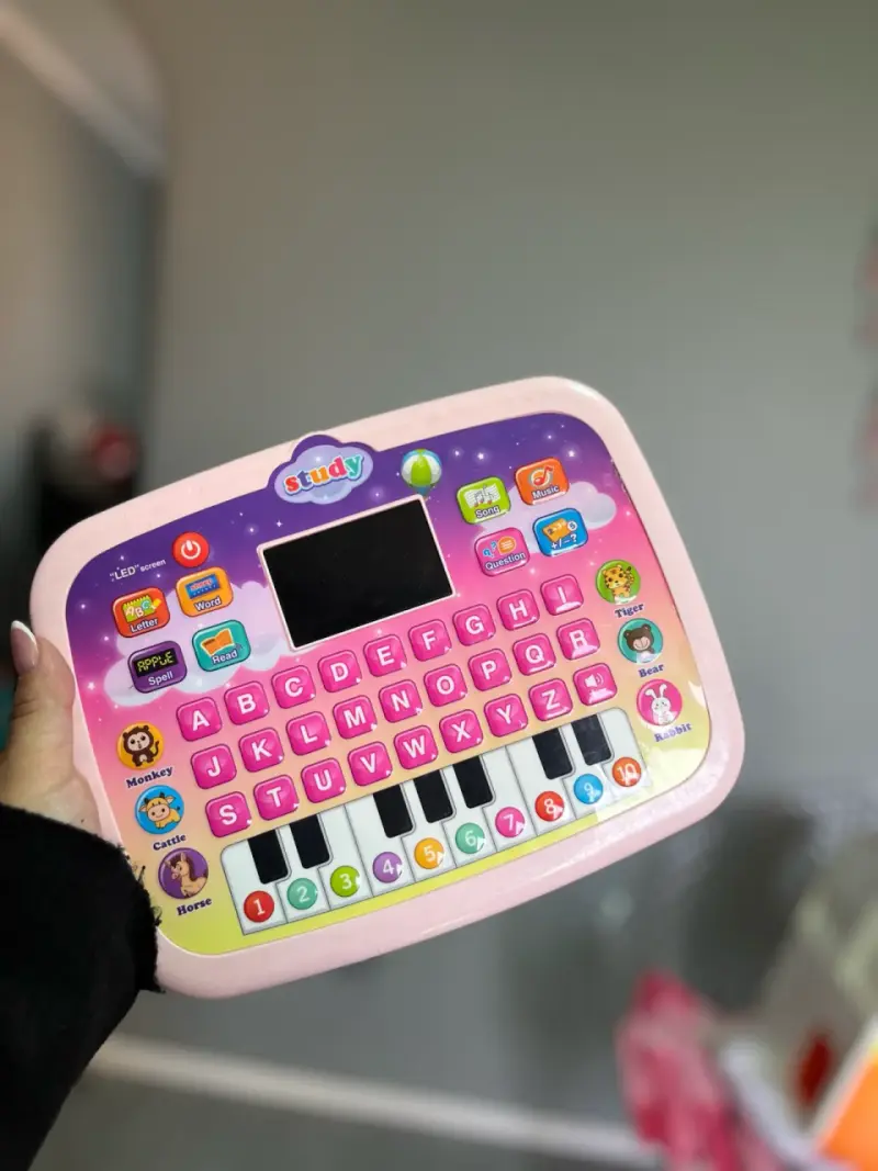 Tablet educativa infantil con teclado y pantalla