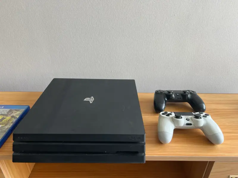 Consola PlayStation 4 Pro con dos controles - 2