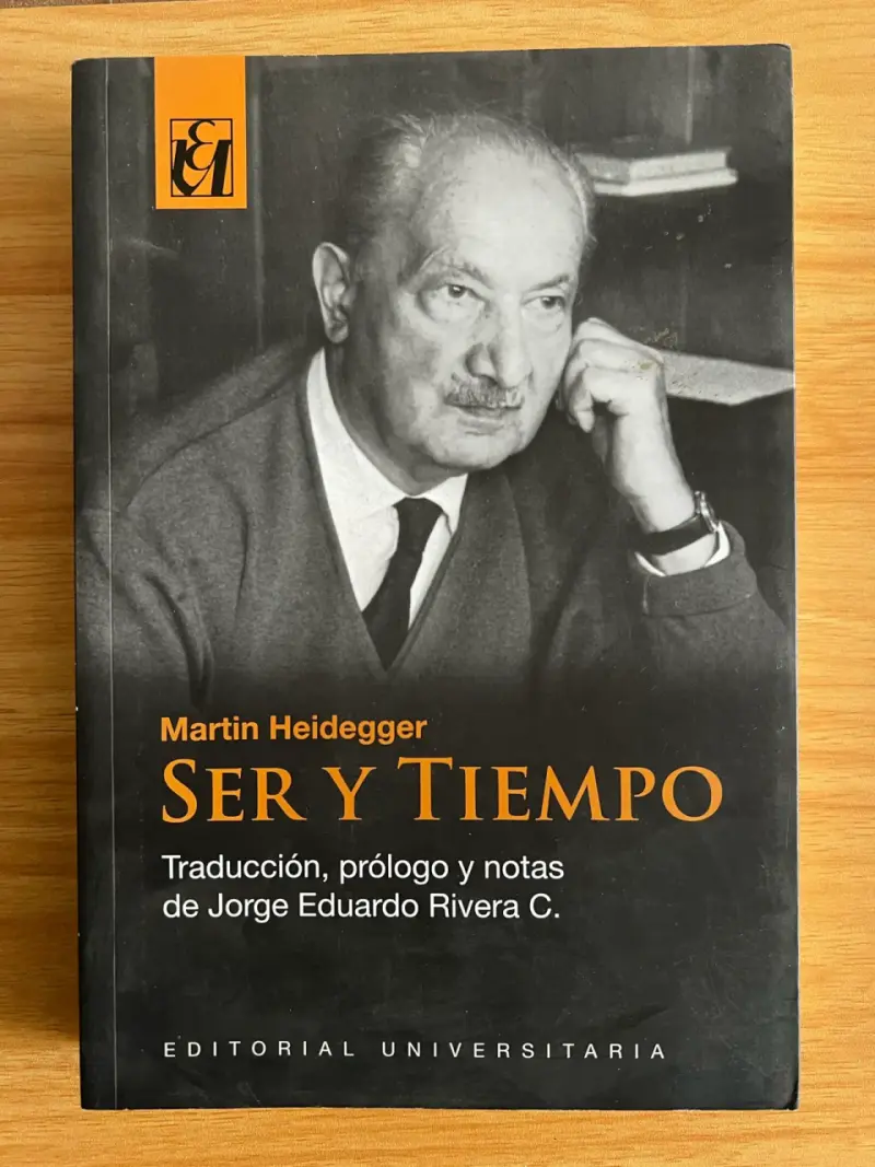 Libro 'Ser y Tiempo' de Martin Heidegger - 1