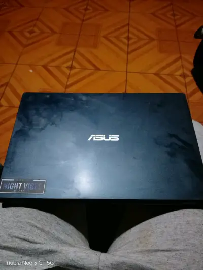 Laptop ASUS VivoBook Intel Celeron 4GB RAM - miniatura 2