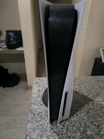 Consola PlayStation 5 en buen estado - miniatura 1