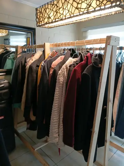 Lote de abrigos y chaquetas de invierno - miniatura 1