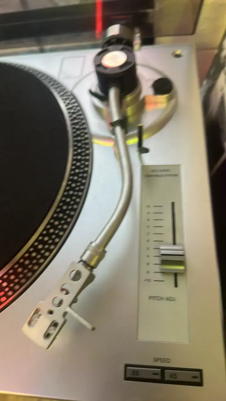 Tornamesa Sherwood con reproductor Kenwood - 3