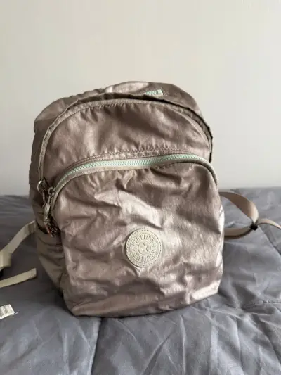 Mochila Kipling original color beige metálico - miniatura 1