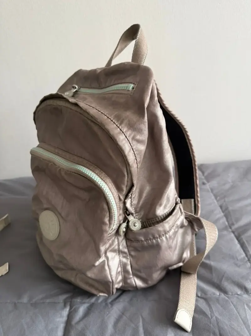 Mochila Kipling original color beige metálico - 3