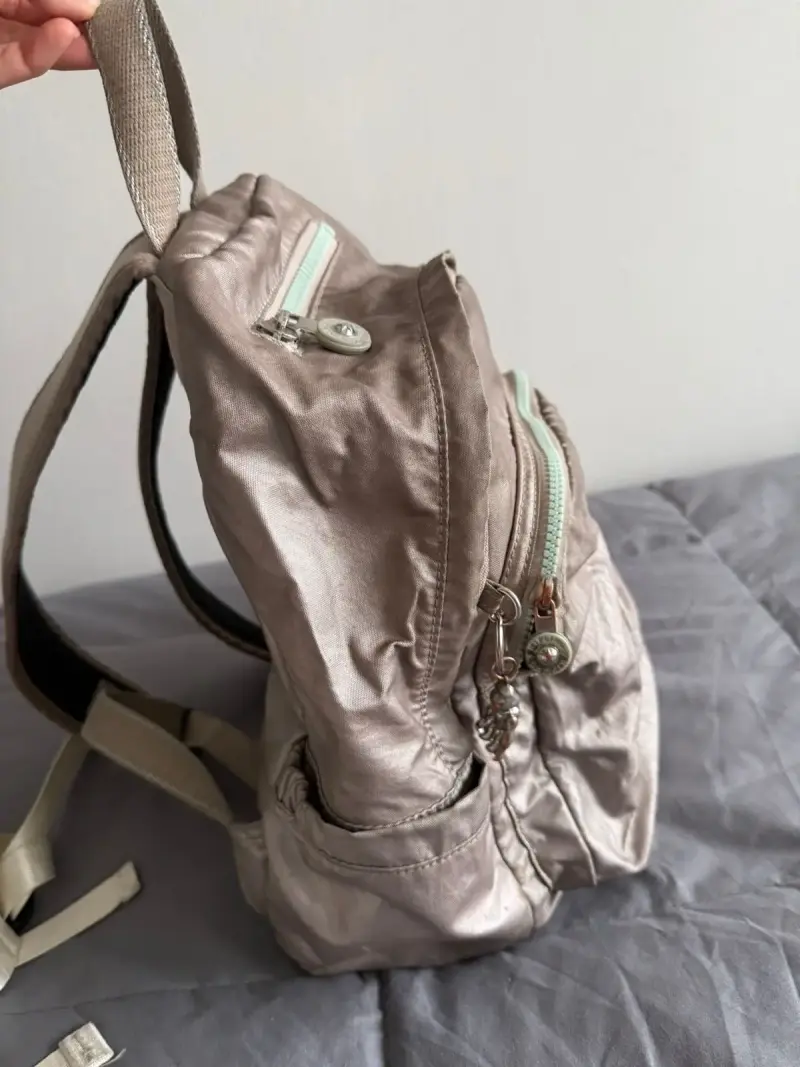Mochila Kipling original color beige metálico - 5