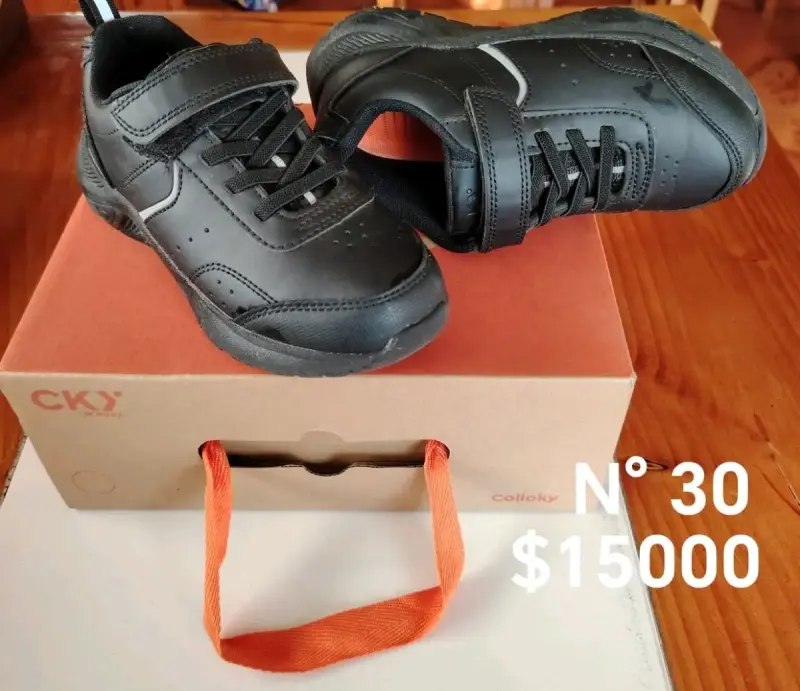 Zapatillas y zapatos de niño. - 1