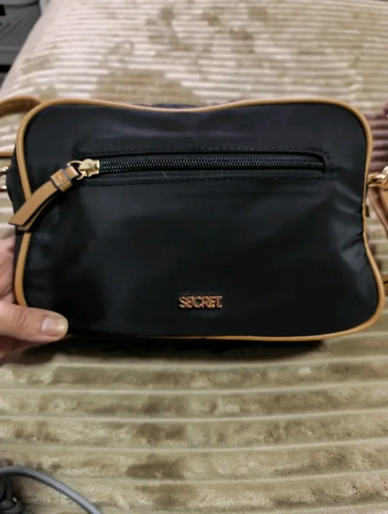 Bolso negro Secret con detalles marrones - 1