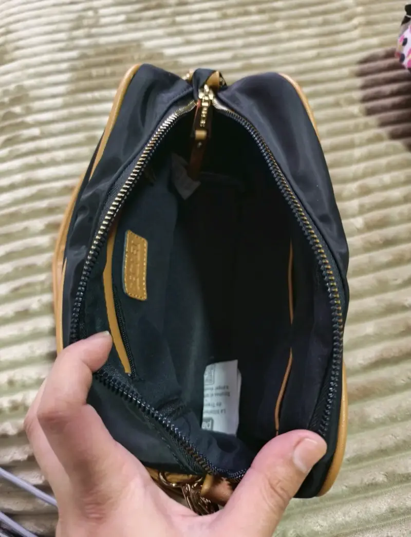 Bolso negro Secret con detalles marrones - 3