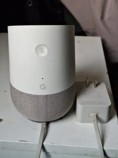Altavoz inteligente Google Home con asistente - miniatura 2