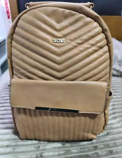 Mochila Secret beige acolchada - miniatura 1