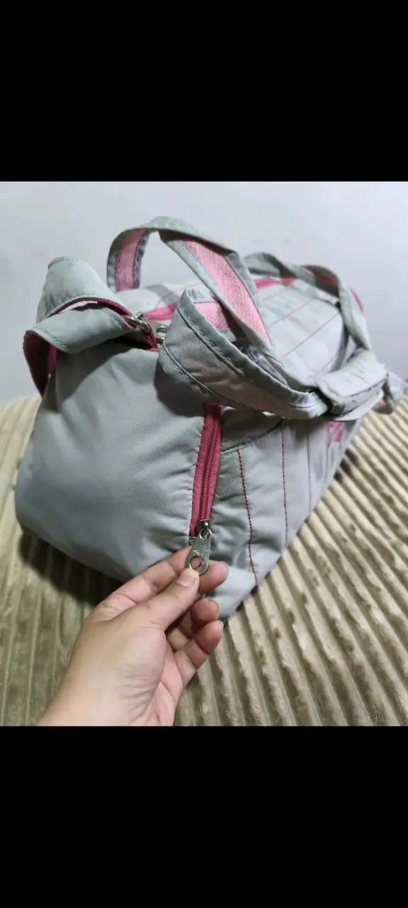 Bolso deportivo Everlast gris y rosado - 2