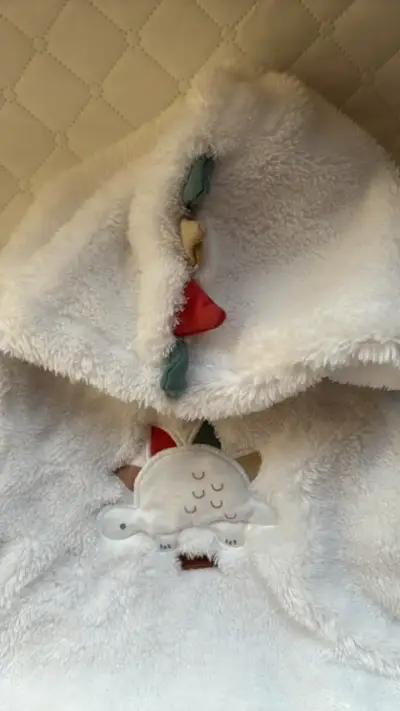 Abrigo de bebé con capucha suave y diseño animal - miniatura 2