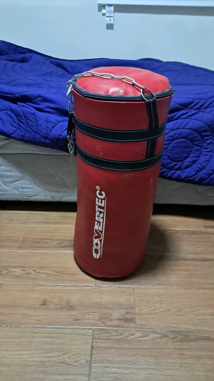 Saco de boxeo Evertec rojo con cadena - 2