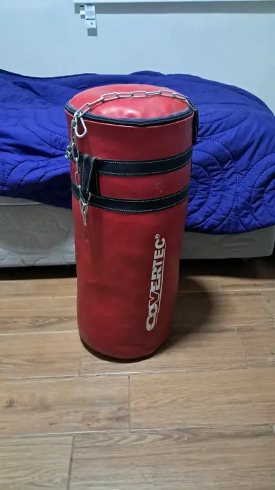 Saco de boxeo Evertec rojo con cadena - miniatura 3
