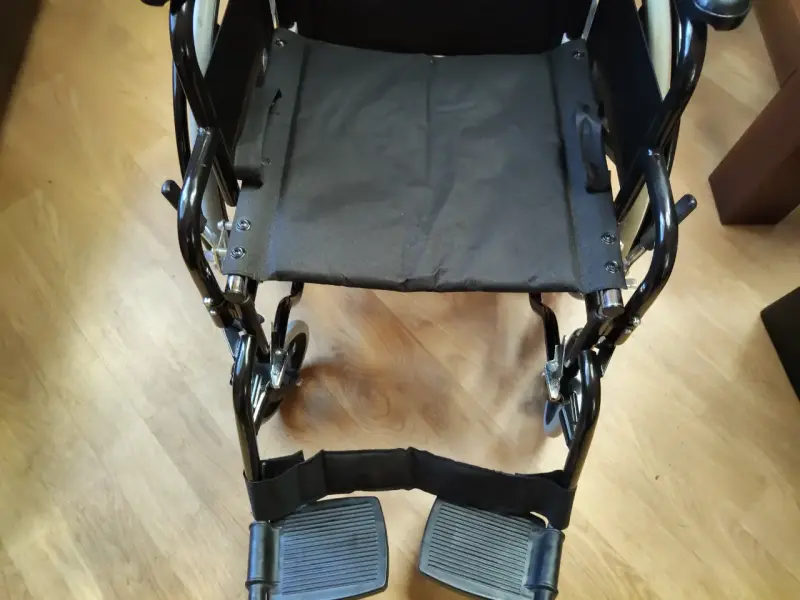 Silla de ruedas plegable en buen estado, sin uso - 5